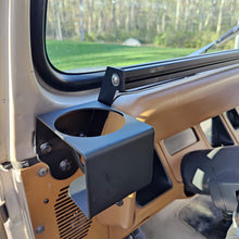Carica l'immagine nel visualizzatore di Gallery, Black dash mount for Jeep YJ, provides a secure spot for your phone