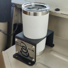 Carica l'immagine nel visualizzatore di Gallery, Metal cup holder mounted in rear of Jeep YJ  with text logo "Don't Tread On Me"