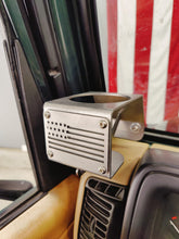 Cargar imagen en el visor de la galería, Metal cup holder with American flag installed in Jeep Wrangler TJ