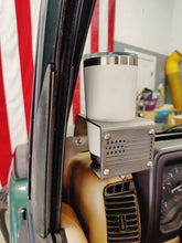 Cargar imagen en el visor de la galería, Metal cup holder with American flag installed in Jeep Wrangler TJ