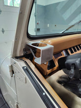 Carica l'immagine nel visualizzatore di Gallery, Flat Front Cup Holder for Jeep Wrangler YJ