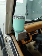 Carica l'immagine nel visualizzatore di Gallery, Flat Front Cup Holder for Jeep Wrangler YJ