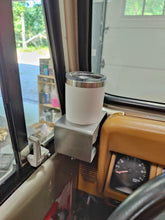 Carica l'immagine nel visualizzatore di Gallery, Flat Front Cup Holder for Jeep Wrangler YJ