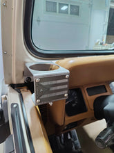 Cargar imagen en el visor de la galería, Portavasos Bandera Puertorriqueña para Jeep Wrangler YJ