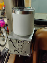 Cargar imagen en el visor de la galería, Portavasos USN de la Marina de los Estados Unidos para Jeep Wrangler YJ